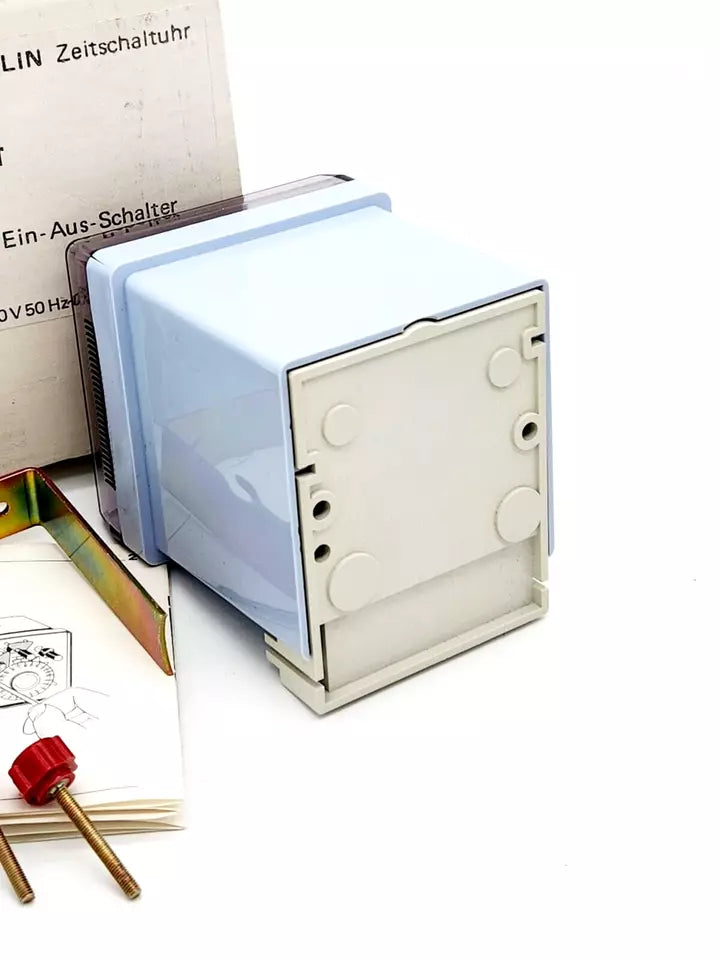 Grässlin Zeitschaltuhr Typ T Tag Ein-Aus-Schalter 220V 50Hz 10A 250V, new and original packaging, technical data visible.