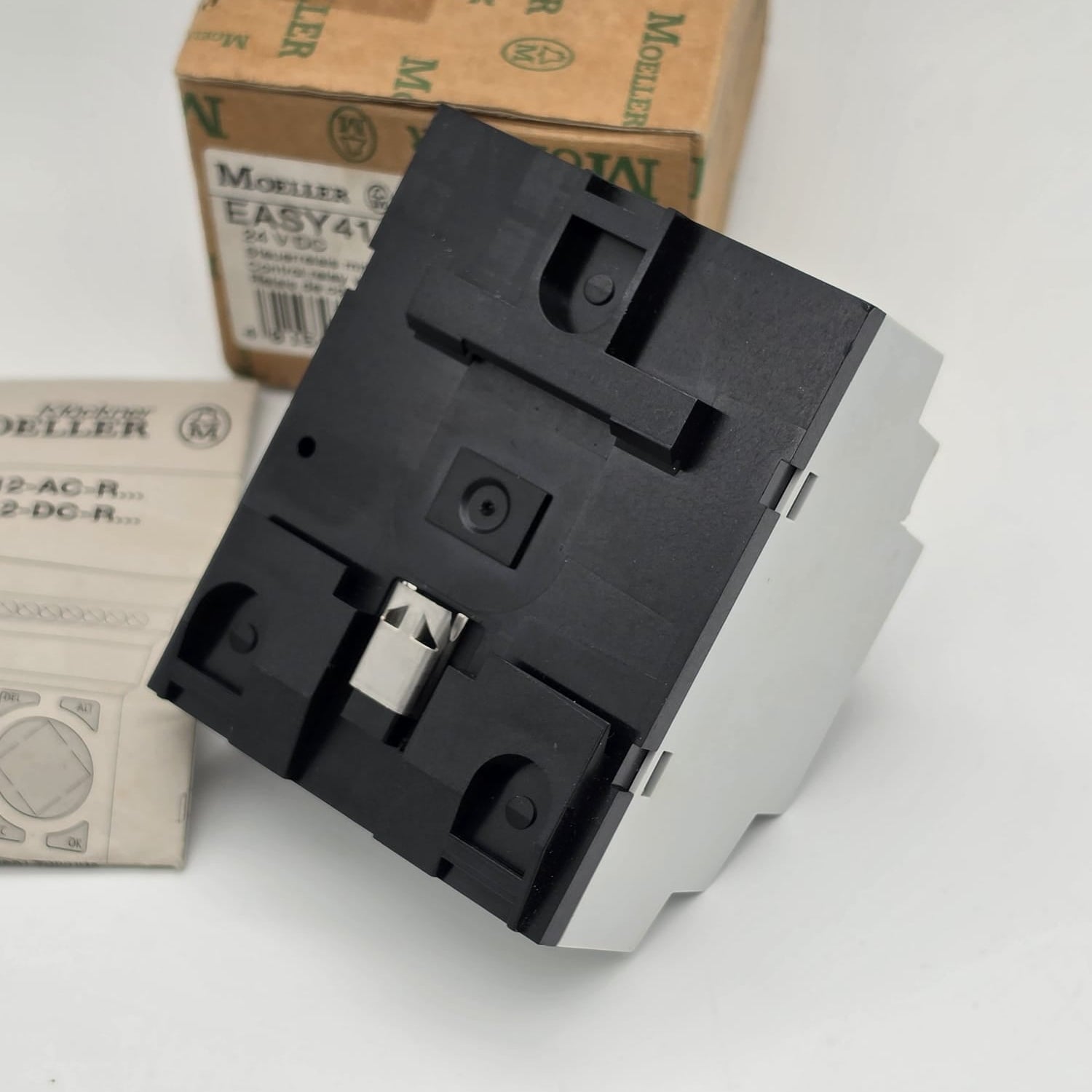 Eaton / Moeller EASY412-DC-RC Steuerrelais (202404) ist eine kompakte Kleinsteuerung für einfache Automatisierungs- und Steuerungsaufgaben.
