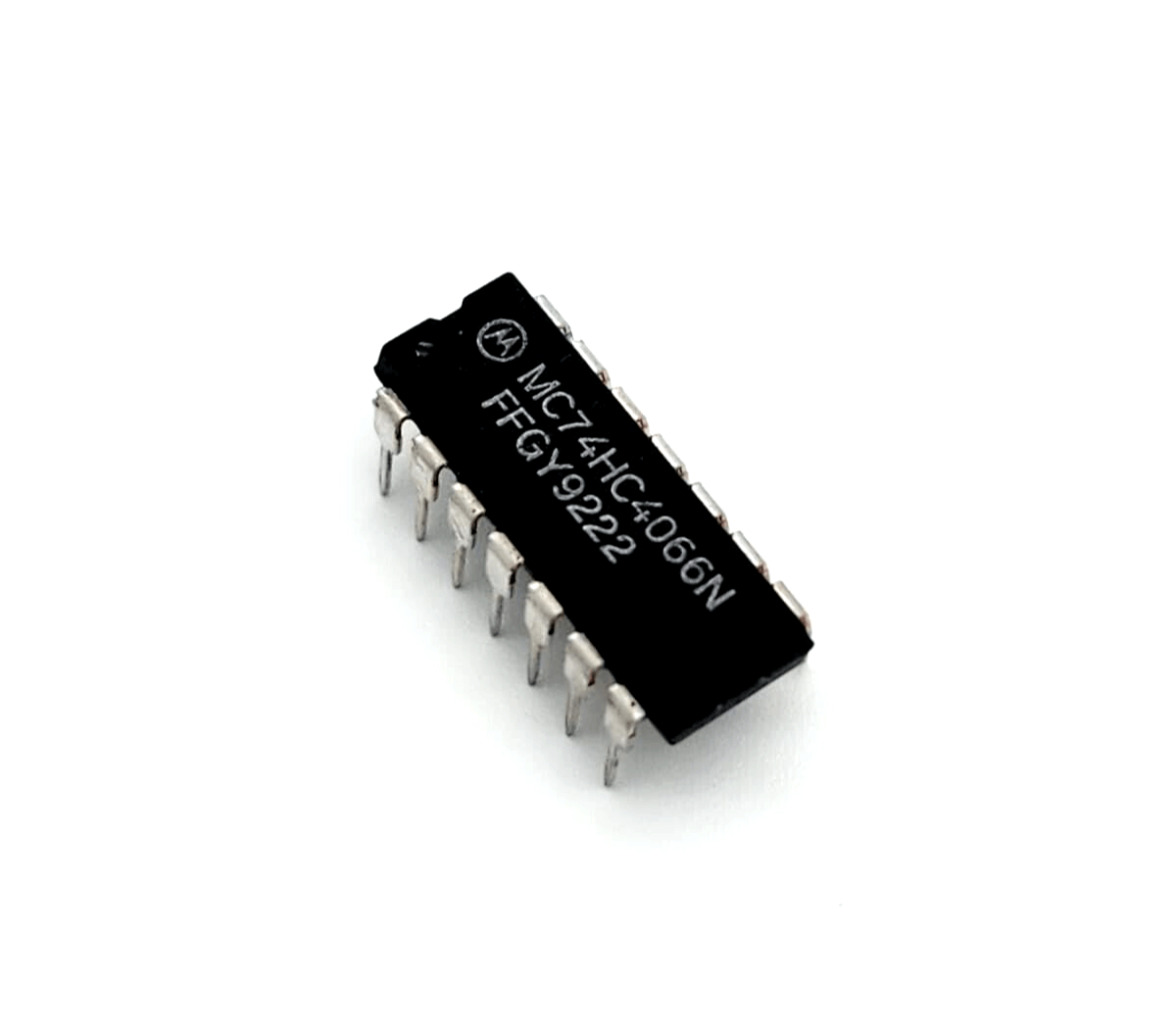 Motorola MC74HC4066N Integrierte Schaltungen IC DIP14 on white background.
