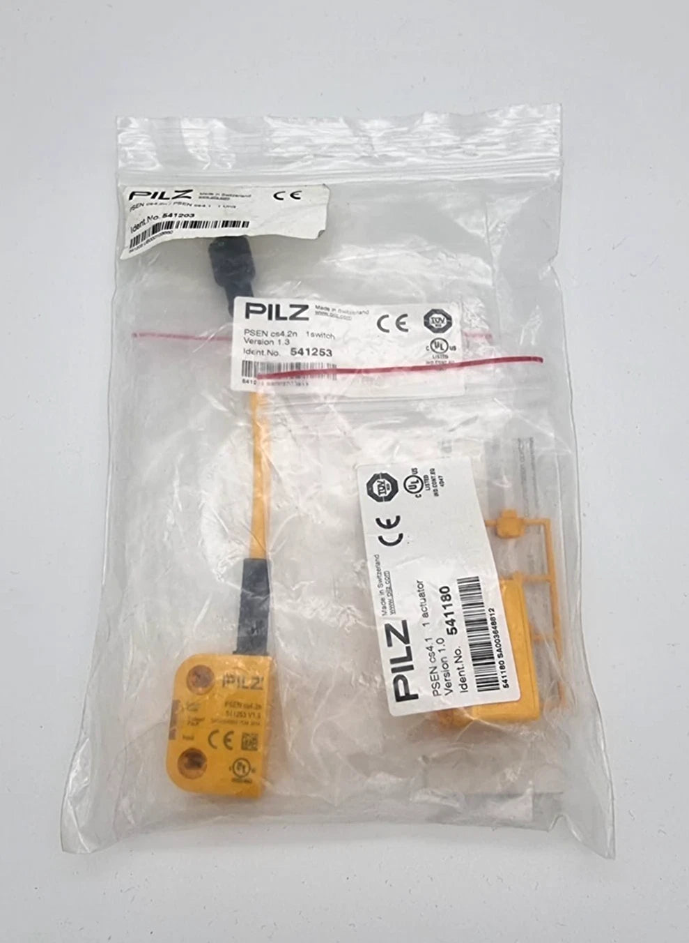 Pilz 541203 PSEN cs4.2n / PSEN cs4.1 1 Unit RFiD Sicherheitsschalter, neue Verpackung mit Label und QR-Code sichtbar.
