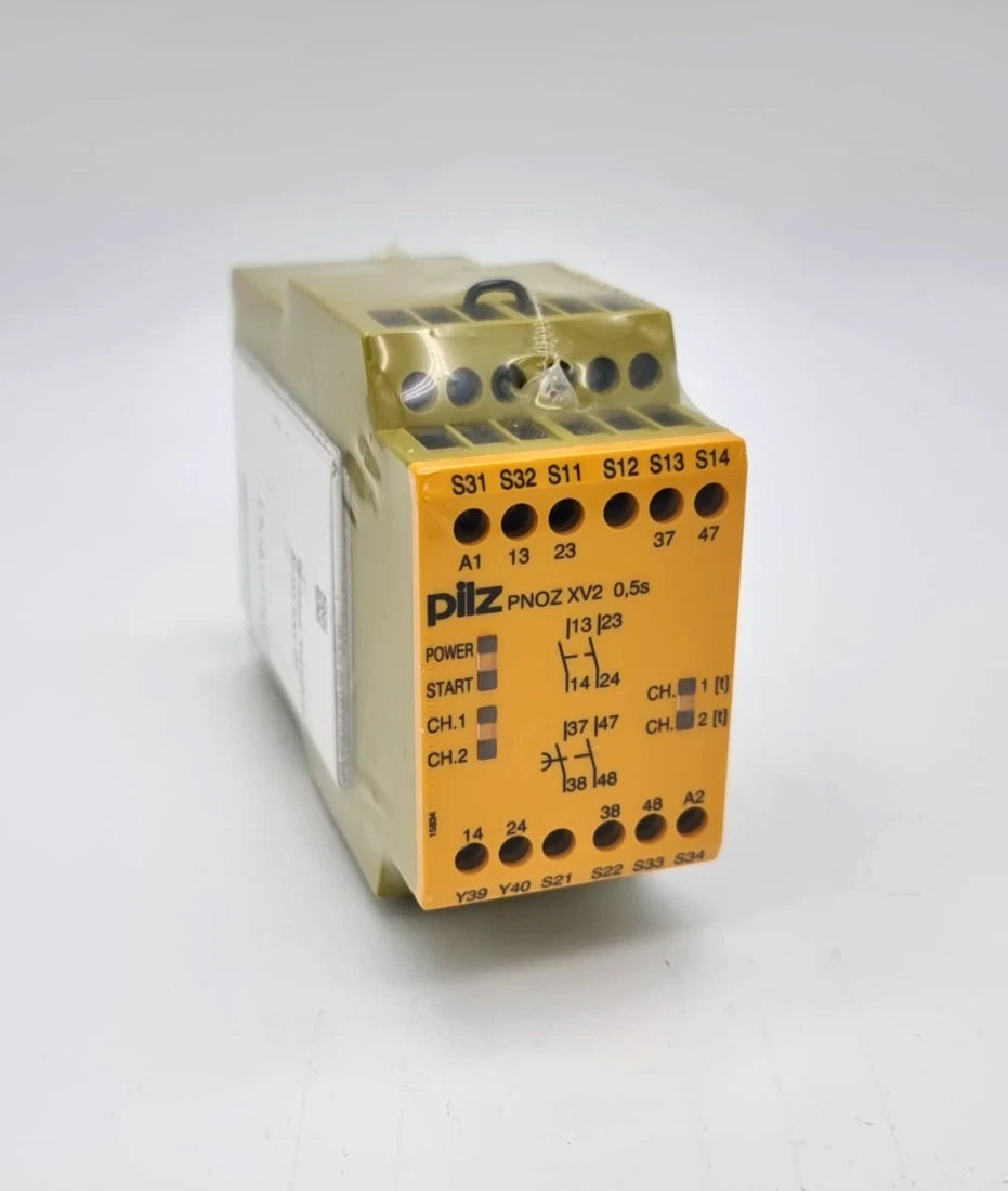 Pilz 774504 PNOZ XV2 Sicherheitsschaltgerät 0.5/24VDC 2n/o 2n/o fix | sealed, new and sealed safety relay device
