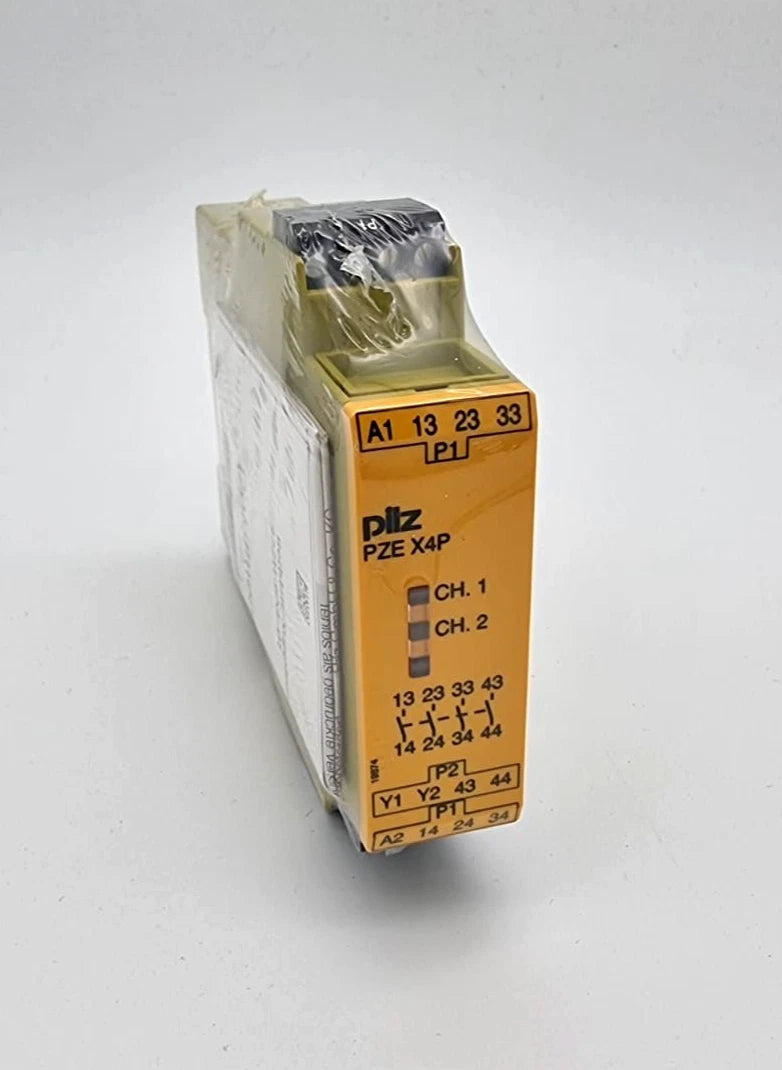 Pilz 777585 PZE X4P Kontakterweiterung 24VDC 4n/o | sealed, new in original packaging, shown from front angle.