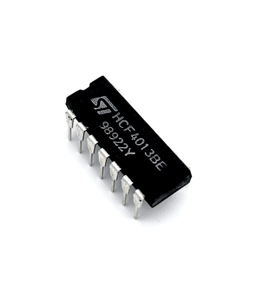 STMicroelectronics HCF4013BE Integrierte Schaltungen IC DIP14, black IC chip with white text markings on surface