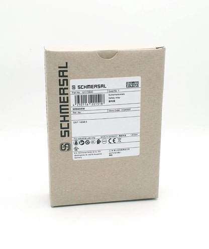 Schmersal 101170840 SRB402EM Ausgangserweiterung in original packaging, showing product specifications and labels on the box.