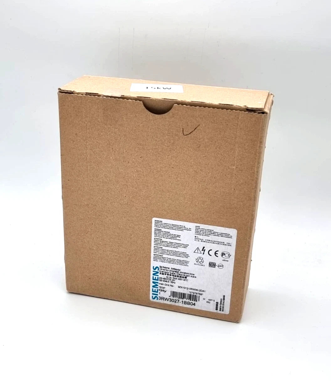 Box of Siemens 3RW3027-1BB04 SIRIUS Sanftstarter S0 32 A, sealed and labeled for shipping.