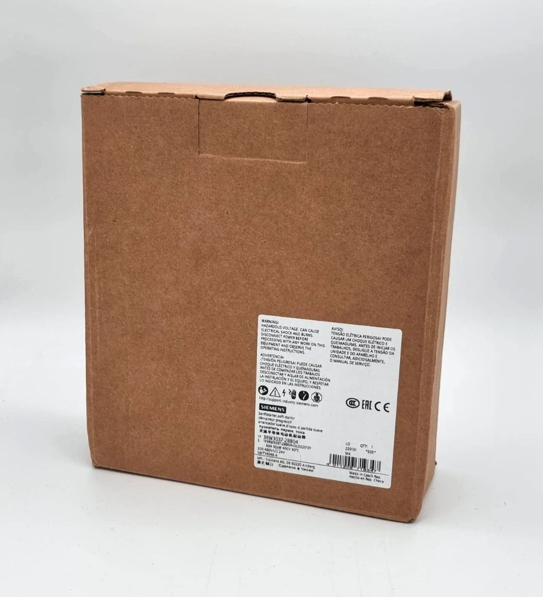 Packaging of Siemens 3RW3037-2BB04 SIRIUS Sanftstarter S2 63 A, showcasing label and product details in a brown box.