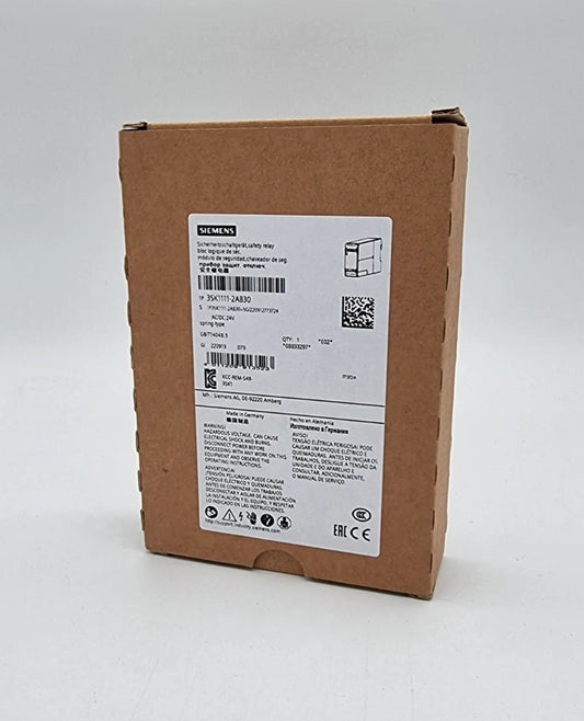 Siemens 3SK1111-2AB30 SIRIUS Sicherheitsschaltgerät 24 V AC/DC original packaging with product label.