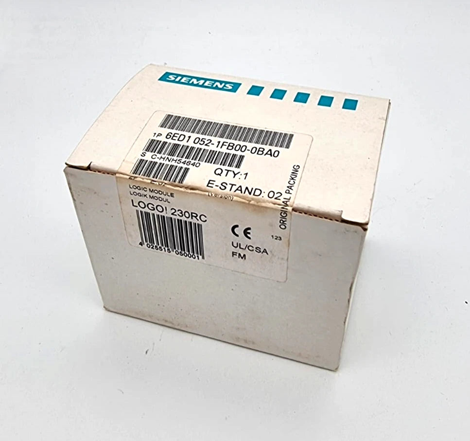 Packaging of Siemens 6ED1052-1FB00-0BA0 LOGO! 230RC Logikmodul Display on a white background.