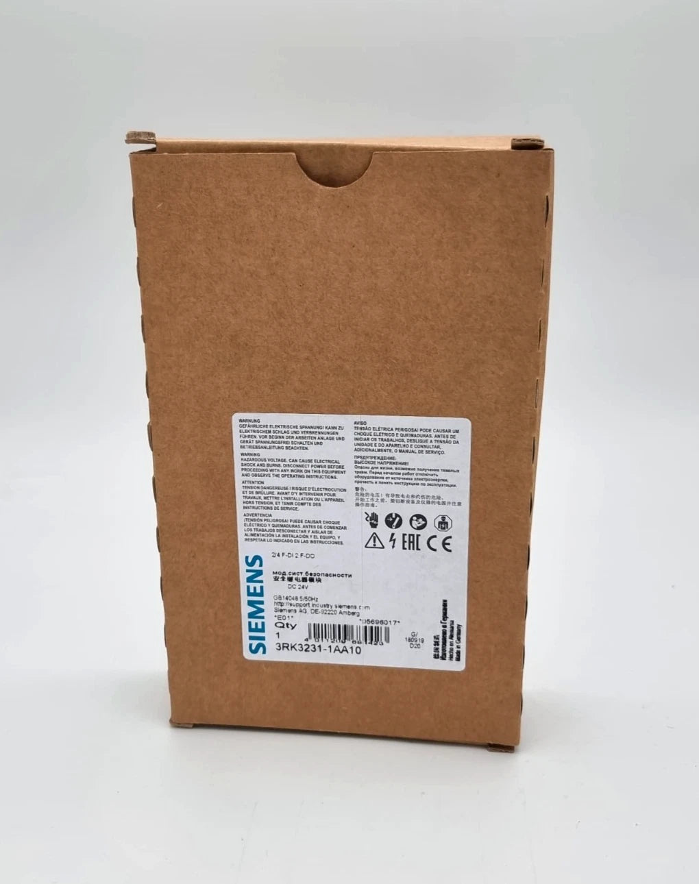 Packaging of Siemens 3RK3231-1AA10 SIRIUS Erweiterungsmodul 2/4 F-DI 2 F-DO showing product label and details.