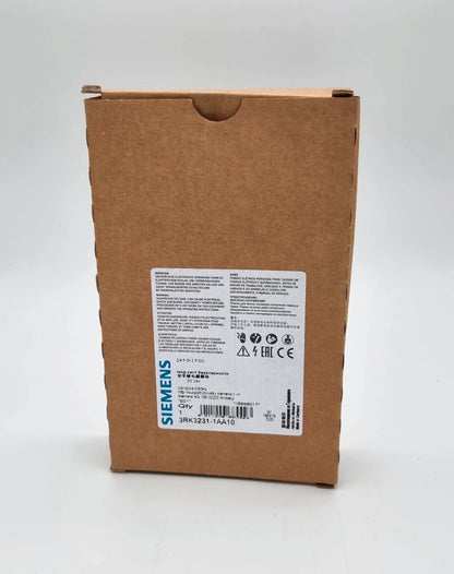 Packaging of Siemens 3RK3231-1AA10 SIRIUS Erweiterungsmodul 2/4 F-DI 2 F-DO showing product label and details.