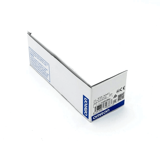 Omron E3X-NA41 2M Fotoschalter packaging, featuring product details and Omron logo on a white box.