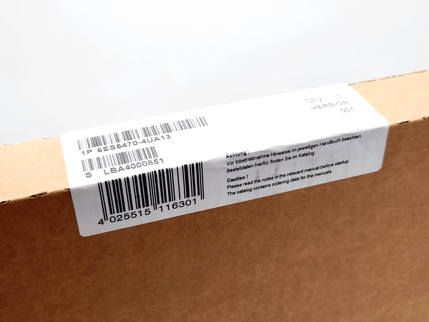 Box labeled Siemens 6ES5470-4UA13 SIMATIC S5, showing barcode and model details.