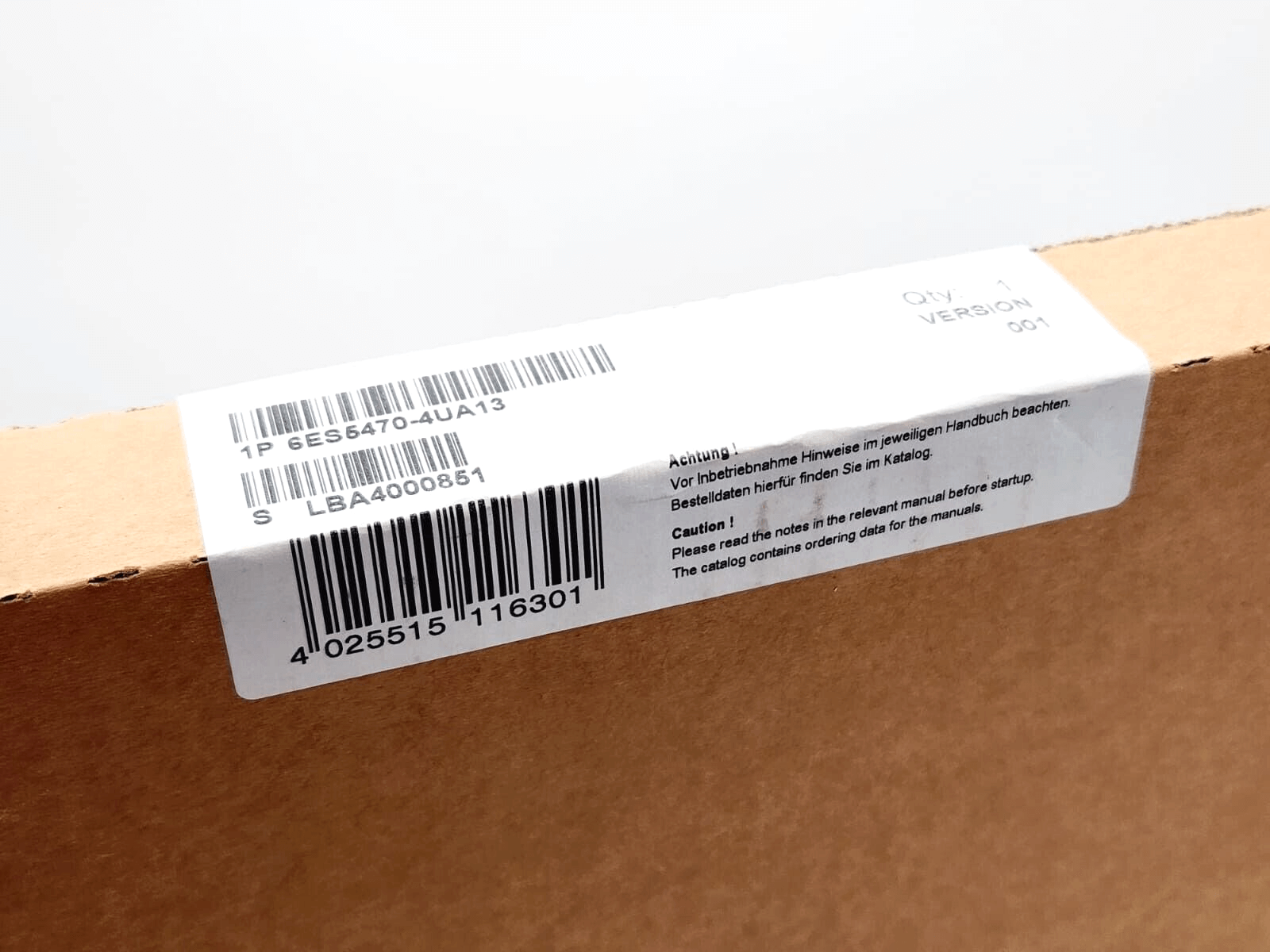 Box labeled Siemens 6ES5470-4UA13 SIMATIC S5, showing barcode and model details.