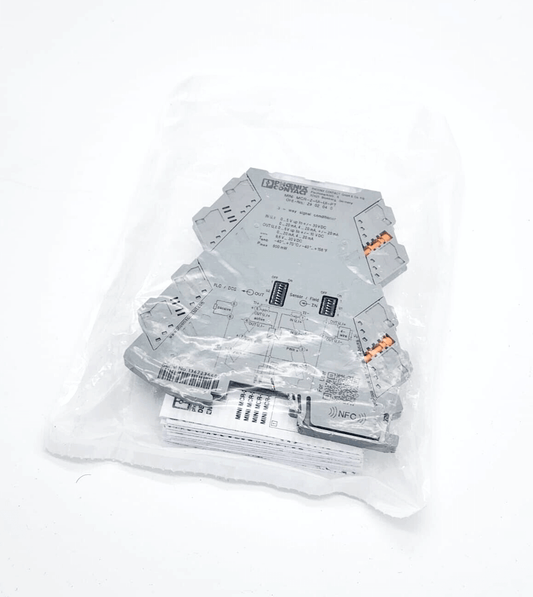 Phoenix Contact 2902040 MINI MCR-2-UI-UI-PT isolator with plug-in connection technology for signal isolation in packaging.