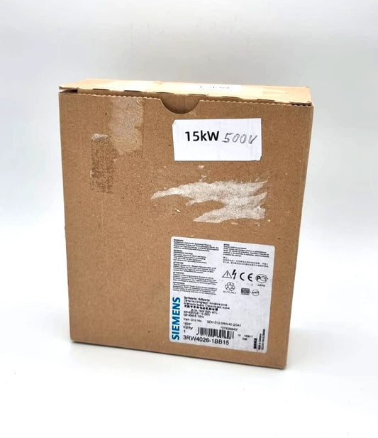 Packaging of Siemens 3RW4026-1BB15 SIRIUS Sanftstarter S0 25 A with labels, 15kW, 500V.