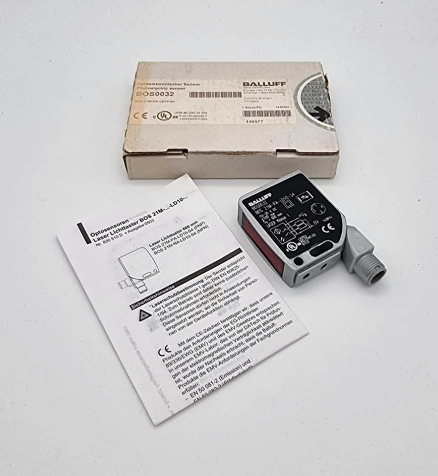 Balluff BOS0032 BOS 21M-PA-LD10-S4 Kubische Lichttaster Lichtarten with packaging and instructions shown.
