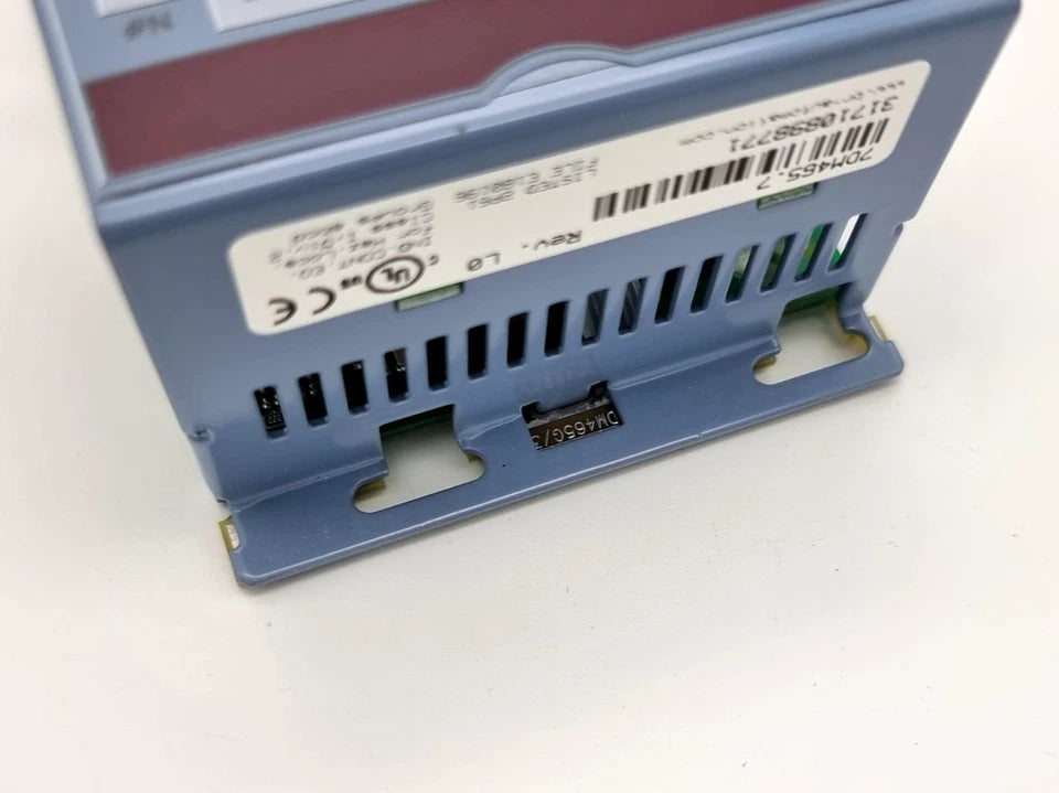 B&R 7DM465.7 Digitales Mischmodul 6 Eingänge 24 VDC 1 ms Sink, detailansicht eines elektrischen Moduls.