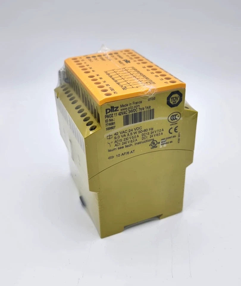 Pilz 774081 PNOZ 11 Sicherheitsschaltgerät 42VAC 24VDC 7n/o 1n/c | sealed, new and original packaging visible