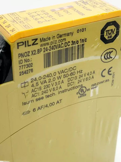Pilz PNOZ X2.8P Sicherheitsschaltgerät, 24-240VAC/DC, safety relay, German made, product label and specifications visible.