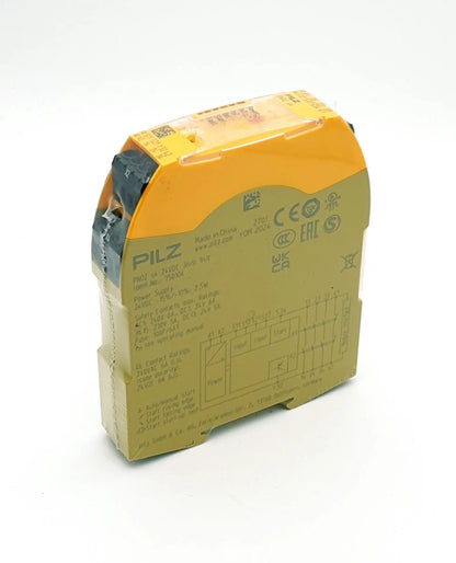 Pilz 750104 PNOZ s4 Sicherheitsschaltgerät 4VDC 3 n/o 1 n/c | sealed, new in packaging, original condition, safety relay