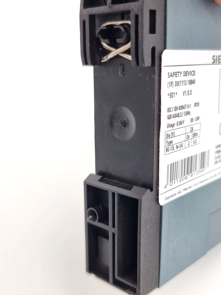 Siemens 3SK1112-1BB40 SIRIUS Sicherheitsschaltgerät Grundgerät Us = 24 V DC, neues Standardmodell mit Schraubanschluss