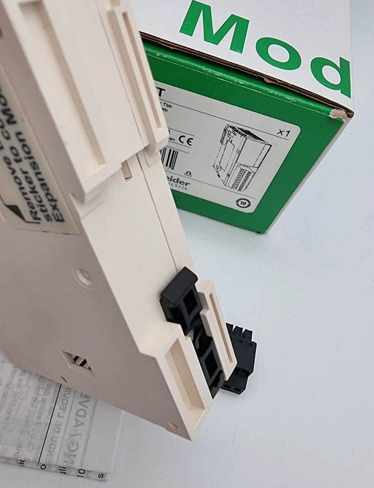 Schneider Electric TM2DDO8TT Diskretes Ausgangsmodul Modicon M238 next to product packaging.