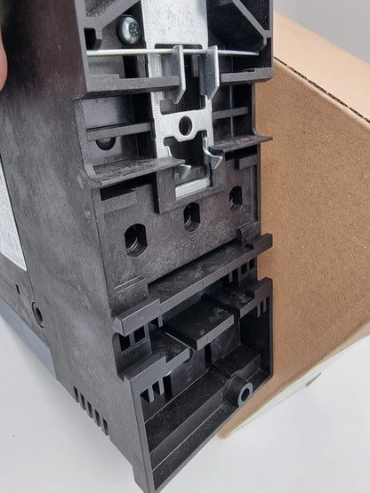 Close-up of Siemens 3RV2042-4JB10 Leistungsschalter Baugröße 63A S3 showing details of the motor starter protector.