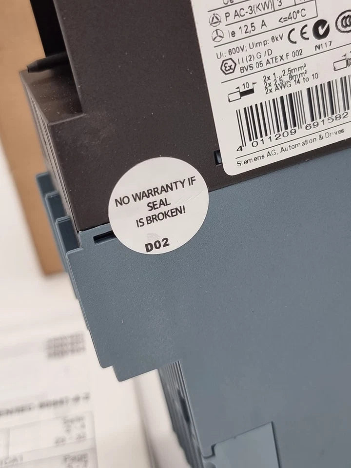Siemens 3RW4024-1BB14 SIRIUS Sanftstarter 12,5A 480V 110-230V with warranty seal on product label.