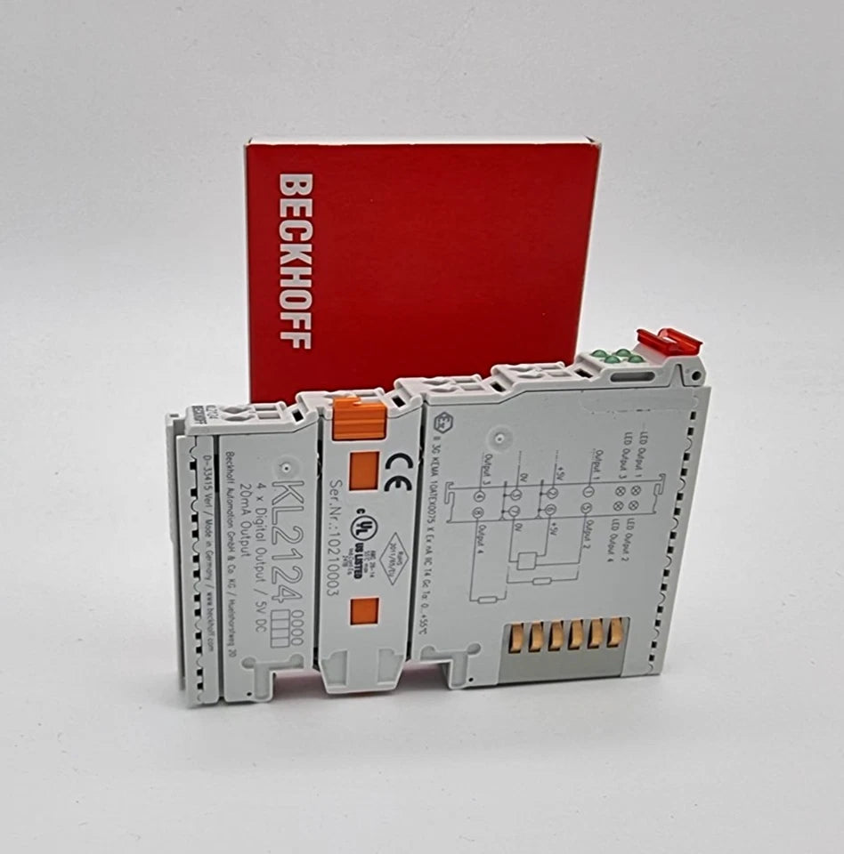 Beckhoff KL2124 Busklemme 4-Kanal-Digital-Ausgang 5 V DC 20 mA, neu und originalverpackt mit rotem Hintergrund zur Darstellung.