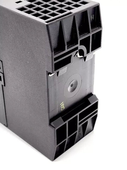 Siemens SIRIUS 3RK3251-2AA10 Erweiterungsmodul for modular safety system, showcasing its fail-safe relay outputs and design.