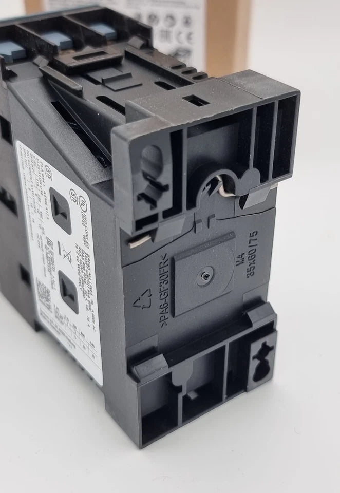 Siemens 3RT2025-1FB44-3MA0 Leistungsschütz AC3e:7,5kW 2S+2Ö DC24V Dioden-K SIRIUS series close-up