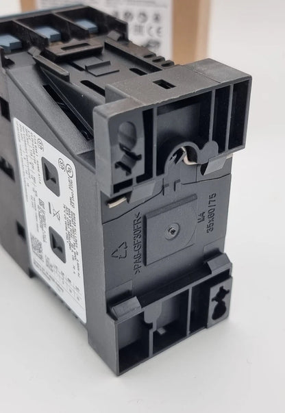 Siemens 3RT2025-1FB44-3MA0 Leistungsschütz AC3e:7,5kW 2S+2Ö DC24V Dioden-K SIRIUS series close-up