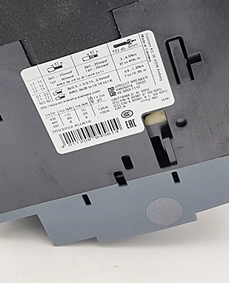 Siemens 3RV2032-4UA10 Leistungsschalter 40A label close-up for technical specifications and usage details.
