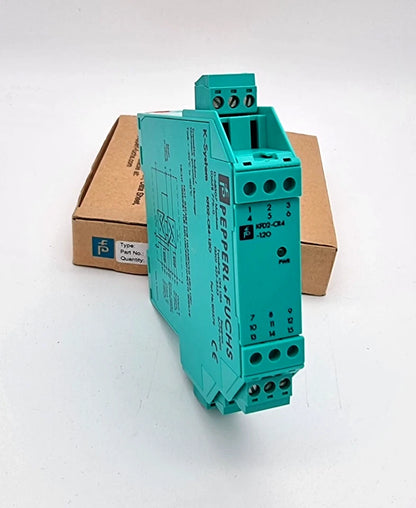 Pepperl+Fuchs 122579 KFD2-CR4-1.2O Transmitterspeisegerät vor Verpackung fotografiert. Neu und originalverpackt.
