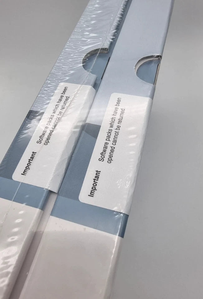 Sealed Siemens 6ES7822-1AA03-4YA5 SIMATIC STEP 7 Professional SR4/V13 combo box, showing important notices and original packaging.