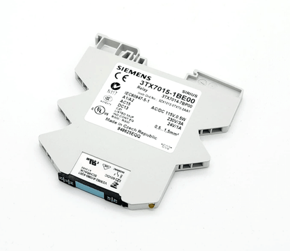 Siemens 3TX7015-1BE00 Relaiskoppler, AC/DC 115 V, single unit shown, compact design, white label details displayed prominently.