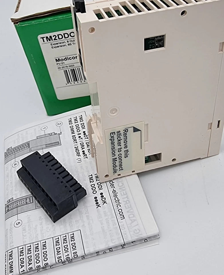Schneider Electric TM2DDO8UT Digitales Ausgangsmodul mit Handbuch und Verpackung, 8 Transistorausgänge, 24V DC, Modicon M238 Serie
