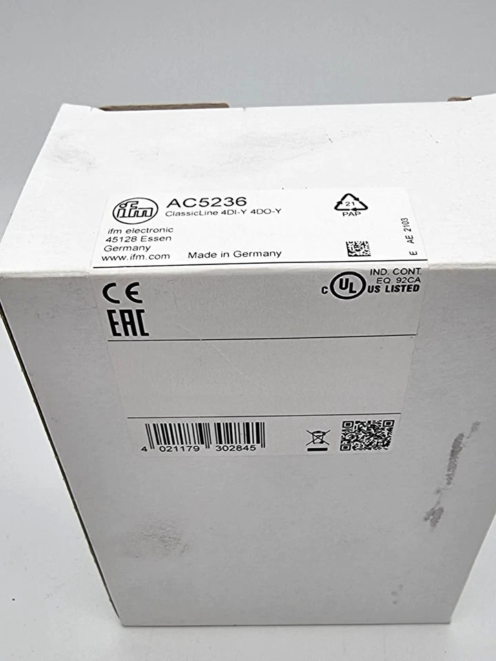 Packaging of ifm AC5236 AS-Interface Modul ClassicLine ClassicLine 4DI-Y 4DO-Y Schnellmontage with product labels visible.