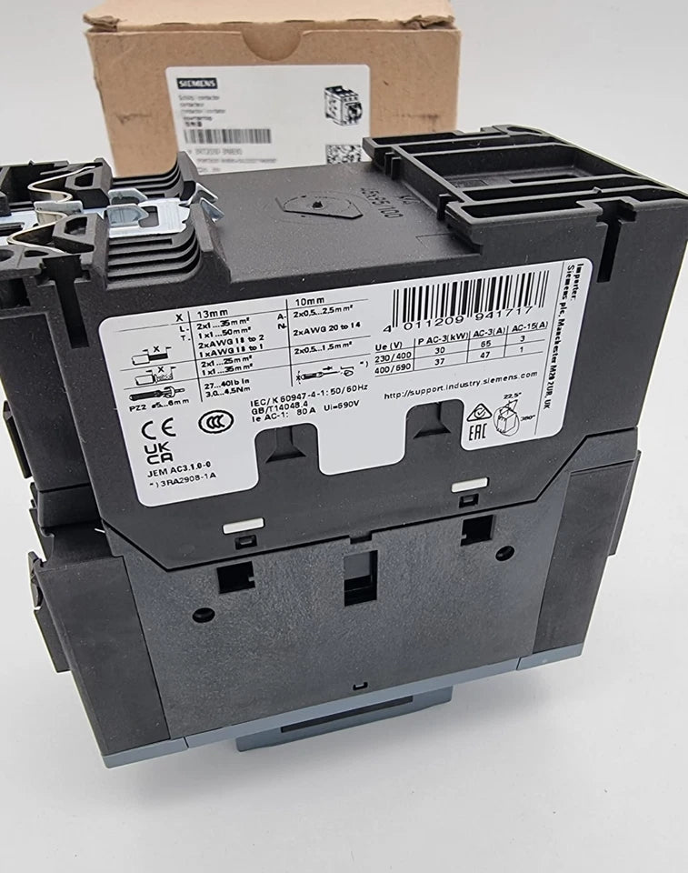 Siemens 3RT2037-3NB30 Leistungsschütz AC3e:30kW 1S+1Ö AC/DC20-33V front and packaging view