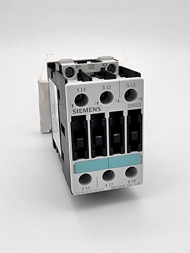 Siemens 3RT1025-1AP00 Leistungsschütz AC3:7,5KW/400V AC230V front view showing terminals
