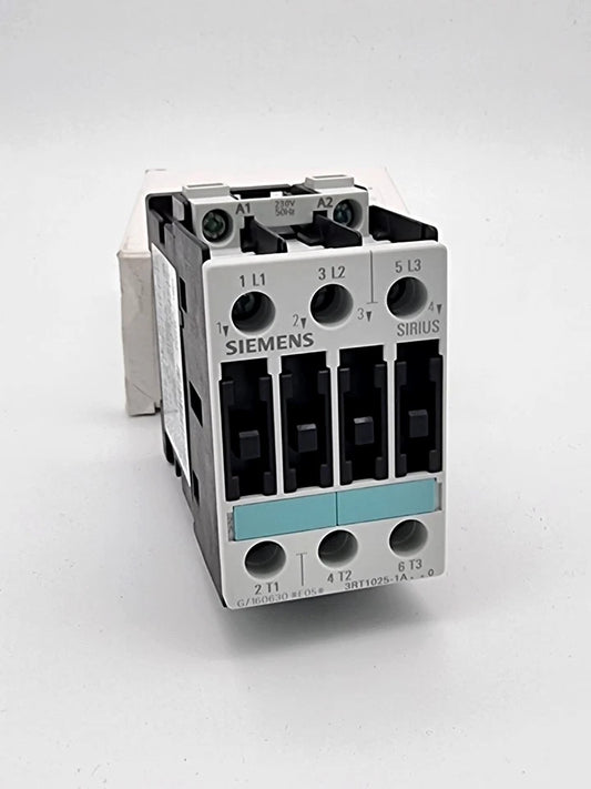 Siemens 3RT1025-1AP00 Leistungsschütz AC3:7,5KW/400V AC230V front view showing terminals