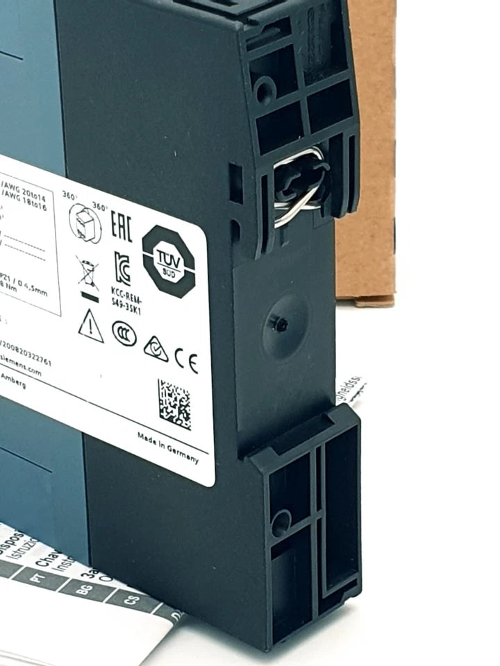 Siemens 3SK1111-1AW20 SIRIUS Sicherheitsschaltgerät Us = 110 - 240 V AC/DC in packaging with technical labels.