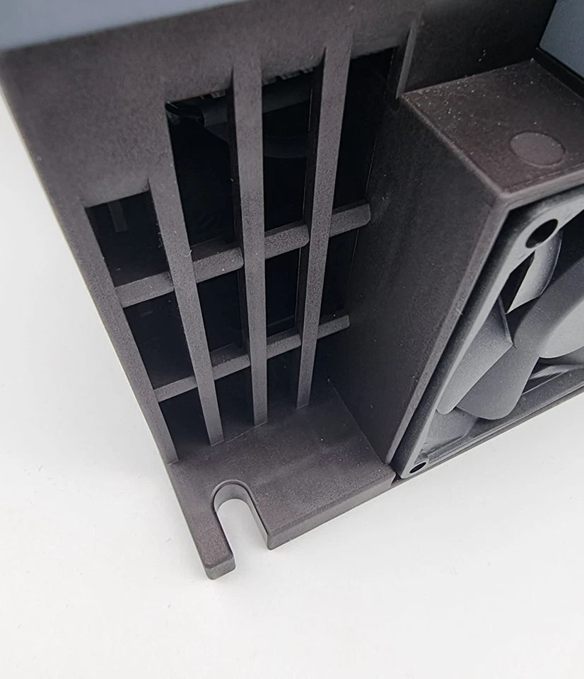 Close-up of Siemens 3RW5513-1HA04 SIRIUS Sanftstarter 200-480 V 13 A AC/DC 24 V showing internal components and cooling fan.