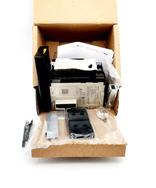 Omron CJ1M-CPU22 Version 4.0 PLC in packaging, showcasing high-performance features for SPS applications with accessories.