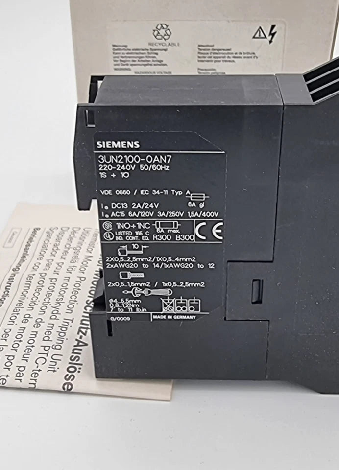Siemens 3UN2100-0AN7 Kaltleiter-Auslösegerät 1S+1OE AC 220...240V, featuring product label and packaging.