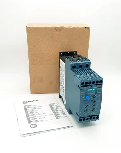 Siemens 3RW4027-1BB15 Sanftstarter 32A 110–230 V AC, SIRIUS 3RW40 series soft starter with packaging and manual.