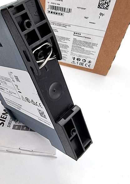 Siemens 3RN2000-1AA30 Thermistor-Motorschutzrelais AC/DC 24 V in original packaging with label visible