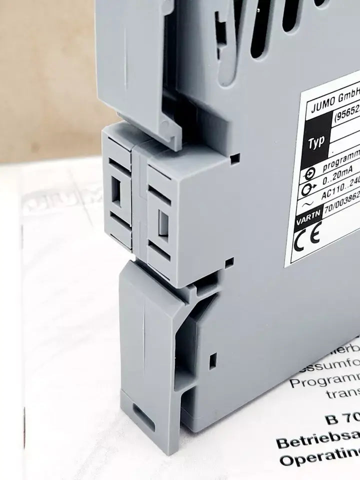 Side view of JUMO dTRANS T02 Messumformer showing installation design and product label details.