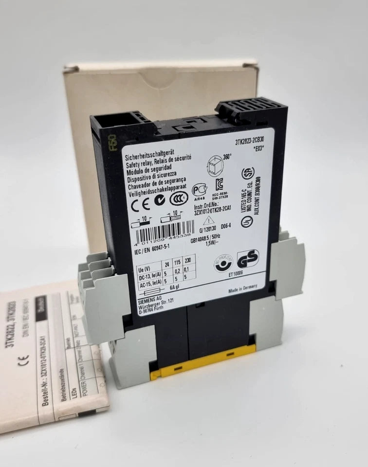 Siemens 3TK2823-2CB30 SIRIUS Sicherheitsschaltgerät AC/DC 24 V 2S shown with packaging and manual