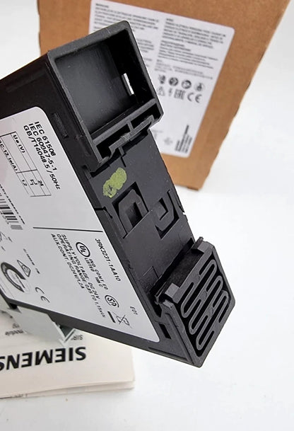 Siemens 3RK3231-1AA10 SIRIUS Erweiterungsmodul 2/4 F-DI 2 F-DO in original packaging.